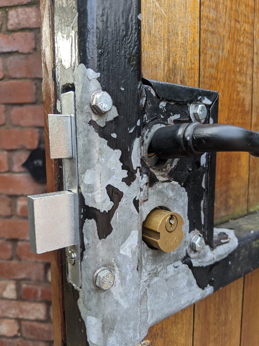 1stchoicelocks1's tweet image. More gate locks supplied &amp;amp; installed in #Exeter. Not the easiest of jobs as the bolts were rusted so difficult to remove but we got there in the end. 
#Lockfitting #Firstchoice #Locksmiths
📞 01392 275389 📱 07846507947
🌐 firstchoicelocksmith.co.uk