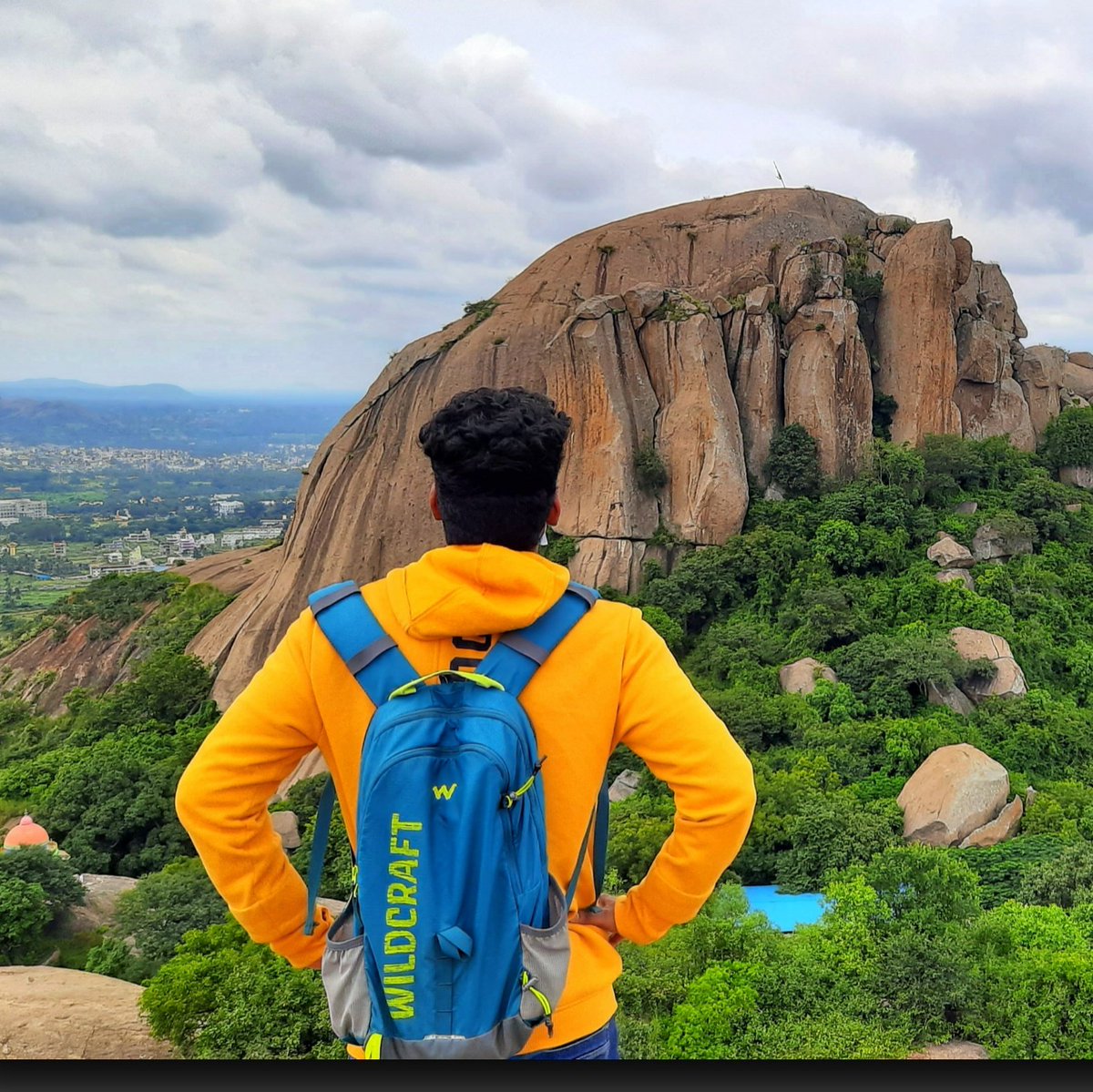 SanguM58852708's tweet image. #NewProfilePic #Itslike Searching somthing on the tip of the #Rock 🤟