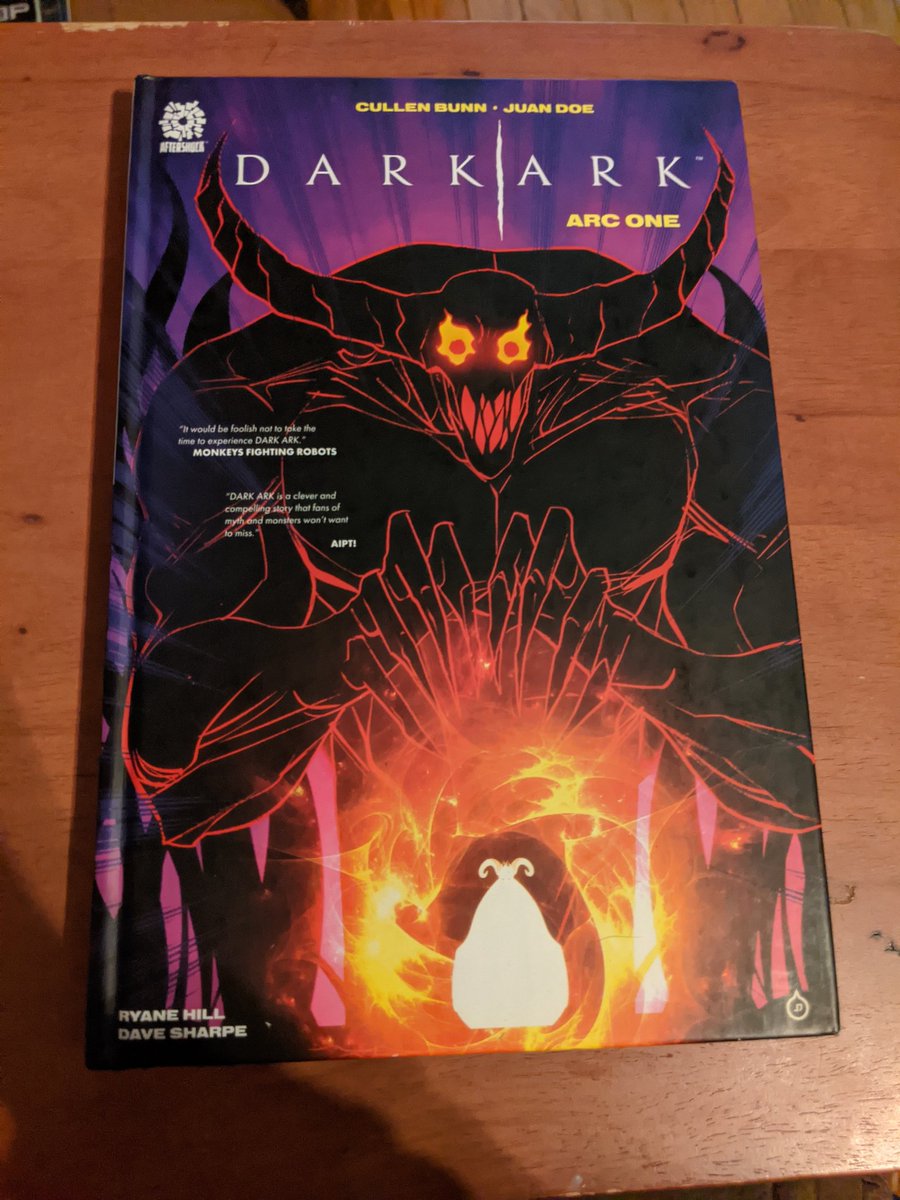 MakeMeReadPod's tweet image. EPISODE 40 IS UP W/ @cullenbunn. It's my first adventure into horror graphic novels! We talk about his graphic novels, writing for kids, being involved in anthologies, writing prose vs. g.n.'s &amp;amp; more! I read the DARK ARK Collection &amp;amp; want to hear from you on your fav eps so far!