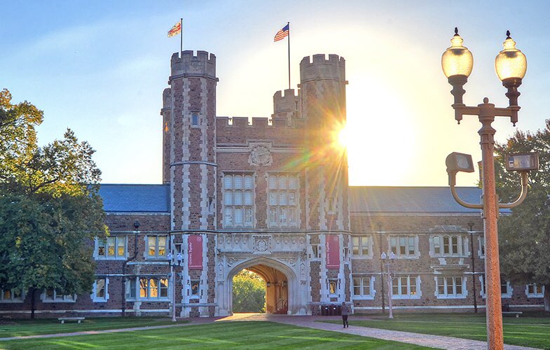 Very excited to receive an offer from Washington University in St. Louis! <a href="/MuellerFBCoach/">Scott Mueller</a> <a href="/CoachAaronKeen/">Aaron Keen</a> <a href="/kindboml/">Larry Kindbom</a>