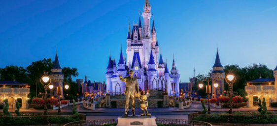 lawrencekingyo's tweet photo. I know a lot of families have suffered this year

So I am going to send your Family to Disney World

I don't care where you are from or what it costs

7 Days, I pick up the Bill

1. Like this tweet
2. RT this tweet
3. Put your favorite Disney character below

Winner Chosen 31 Oct https://t.co/J3QSa0zqfr