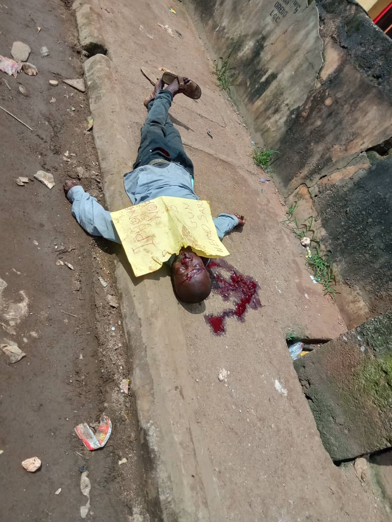 pretty_Adaora's tweet photo. I wonder why it has to be in Benin that all this problem will be 😭😭😭
Protesters are been killed in Benin
#EndSARS
#EndSWAT
#EndPoliceBrutalityinNigeria
#restructurepolice https://t.co/8iC1yY4oFJ
