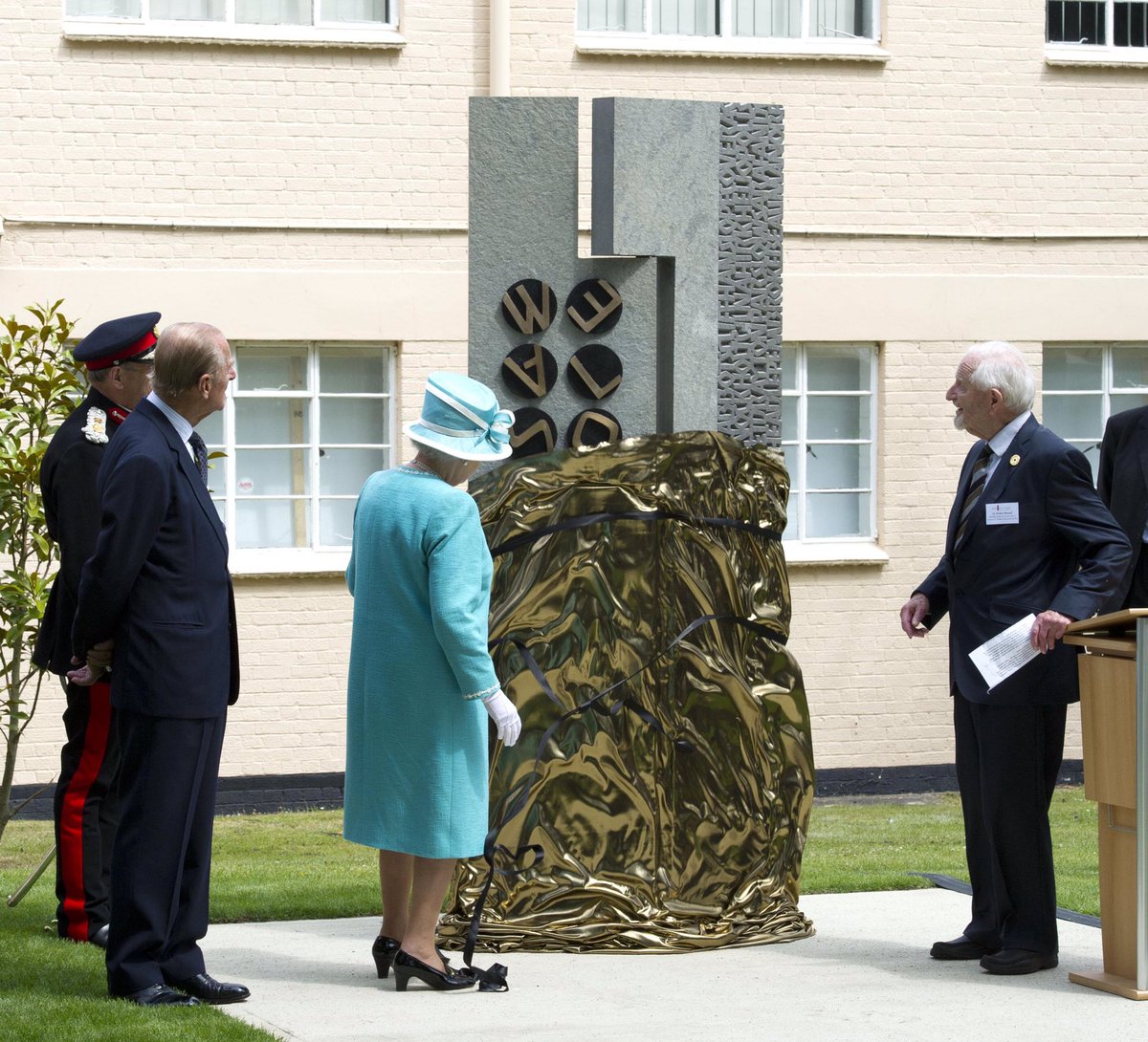 The Princess Royal paid her respects at the memorial commemorating all those who worked  @bletchleypark. The memorial was unveiled by Her Majesty The Queen in July 2011. The Queen and The Duke of Edinburgh at Bletchley Park in 2011; The Princess Royal, October 2020