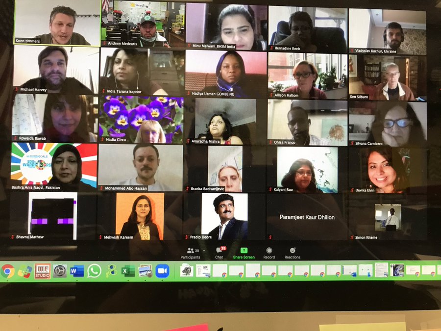 koentimmers's tweet photo. This week, more than 1M Students across the world have been doing Virtual Interactions as part of Climate Action Project. Classrooms across 130 countries connected regardless potential lockdowns. 🌏👑
Powerful and makes me happy! How about you?! https://t.co/FlyBlwiozf https://t.co/bC3RPoJiXs