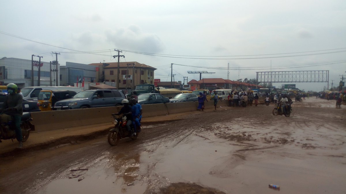 Elexy007's tweet photo. So sad... Apart of SARS wahala, this is Sango Ota, Ogun state.
The roads are terrible.
Right on this road, you will see VIO, FRSC, Police, Task force... All on this bad road, collecting their share ππ
So sad.π
#EndSARS #fixotaroad #EndSarsProtests #Ogunstateprotest https://t.co/gVtA8Hu8yy