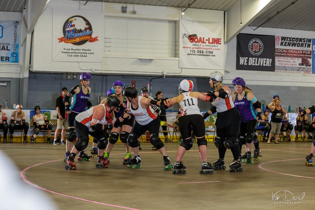 The second of 10 photos that make us happy - no context, just let the image speak for itself. Thanks to Circle City Derby Girls for nominating us for this challenge. Today we nominate @MS_SOSderby

#BisManBombshellz #derbytwitter
Photo Credit: Van Dreel Photography