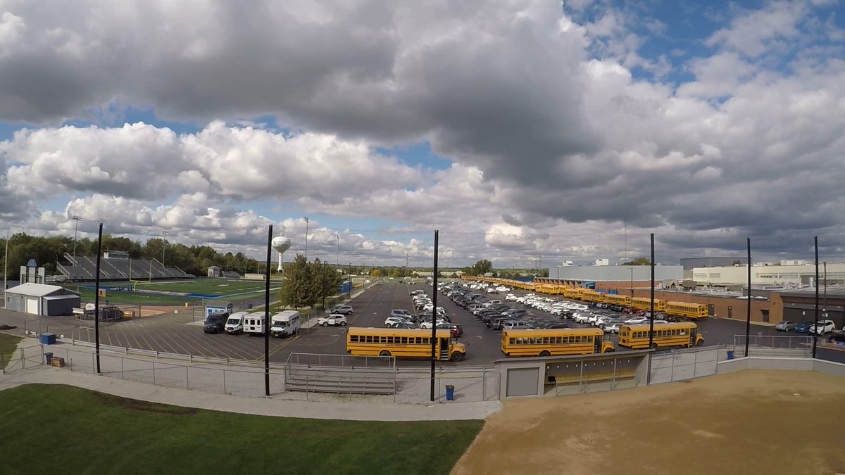 MidwestNetting's tweet image. Netting system designed for Sandburg High School in Orland Park, Illinois. The system protects students and vehicles. Our systems are designed with the particular facility they are intended for in mind! midwestnettingsolutions.com 846-729-NETS #sportsnetting #protectivenetting