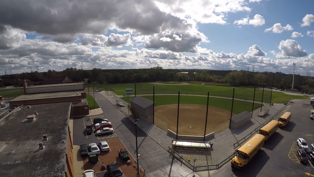 MidwestNetting's tweet image. Netting system designed for Sandburg High School in Orland Park, Illinois. The system protects students and vehicles. Our systems are designed with the particular facility they are intended for in mind! midwestnettingsolutions.com 846-729-NETS #sportsnetting #protectivenetting