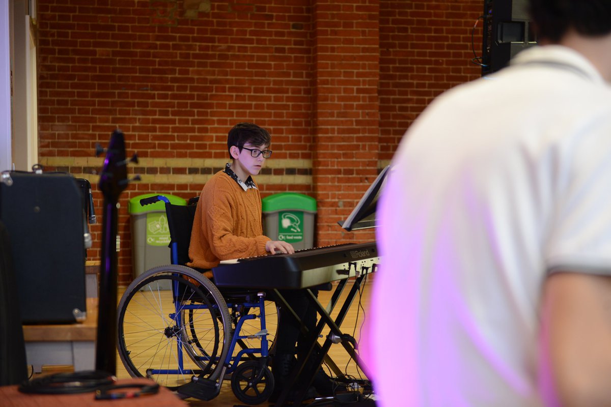 FramCollege's tweet image. Last night our Year 12 BTEC Music Performance pupils put on some fabulous performances in Paul’s Court for the whole of their year to enjoy and to celebrate a fantastic half term🎶 #music #teamwork #performance #musicaldiversity #thursdayvibes