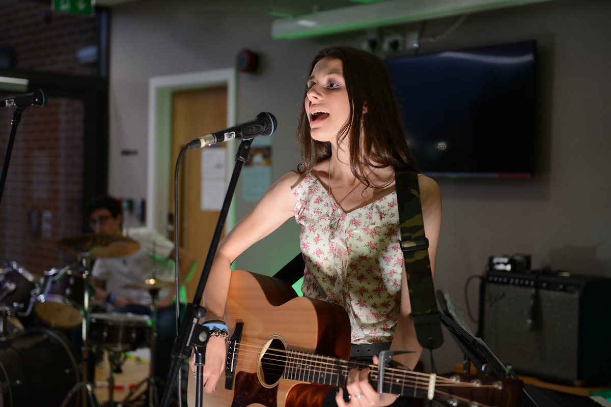 FramCollege's tweet image. Last night our Year 12 BTEC Music Performance pupils put on some fabulous performances in Paul’s Court for the whole of their year to enjoy and to celebrate a fantastic half term🎶 #music #teamwork #performance #musicaldiversity #thursdayvibes