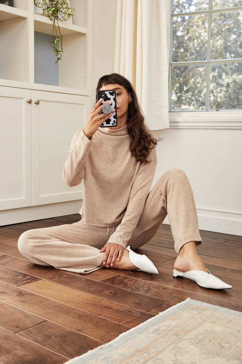 lucyparislabel's tweet photo. Hello cute &amp; cozy ✨ because you deserve to be comfy https://t.co/fqWVlRuYgc #fashion #style #fashionista #cozy #fall #loungewear #tgif #FridayVibes #FridayMotivation https://t.co/flKbiIiSmB