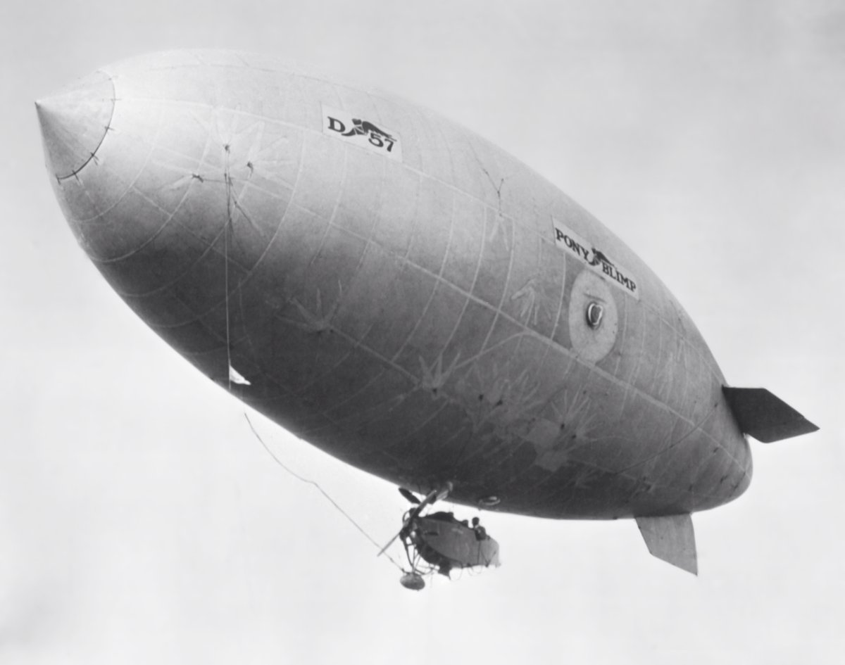 GoodyearBlimp's tweet photo. how it started                                          how it's going https://t.co/vd91slTARX
