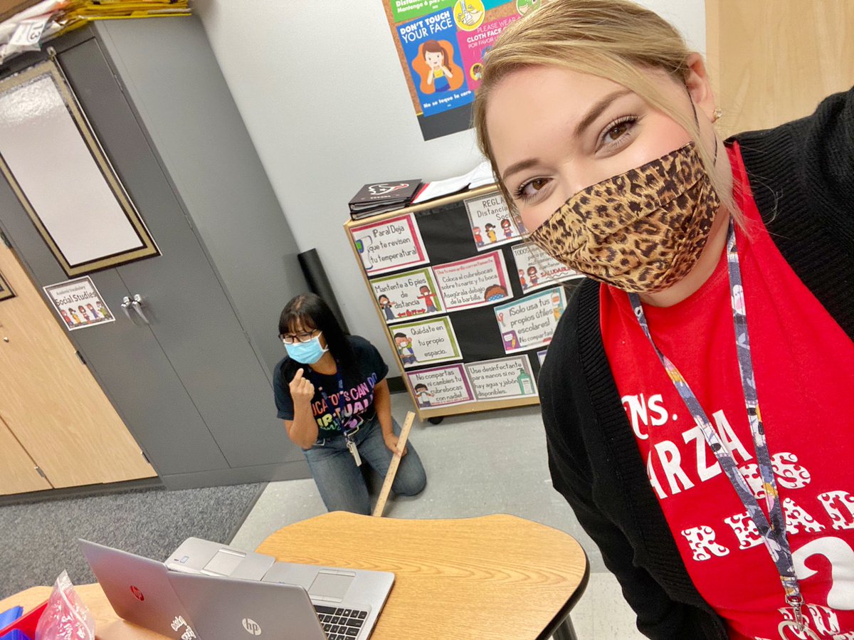mariielagza's tweet photo. We are so excited to see our kids on Monday! Going over social distance rules with the students! ❤️ @Robinson_HISD @HISDEastArea https://t.co/sLBYgvM6DO