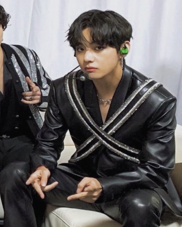 Why is the table dirty?
#V #taehyung 