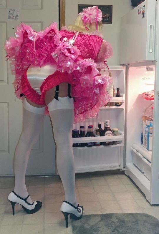 Sissy shaved curvy messy
