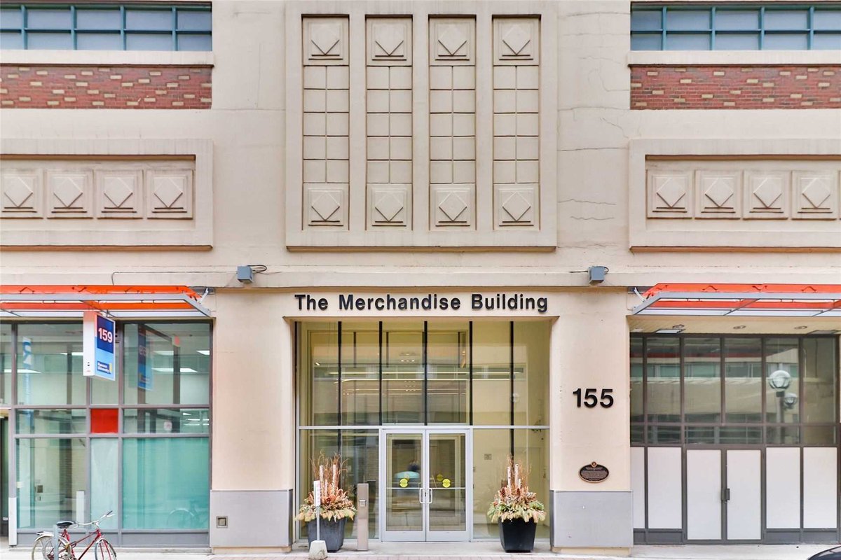 urbaneer's tweet photo. Who loves #LoftLiving? Check these 3 #LOFTS for sale in the #MerchandiseBuilding in #Toronto - #TOre #TorontoRealEstate #TorontoLofts #TorontoCondos #CanadianRealEstate https://t.co/jH4qcaN57g https://t.co/V9rc29g4tP
