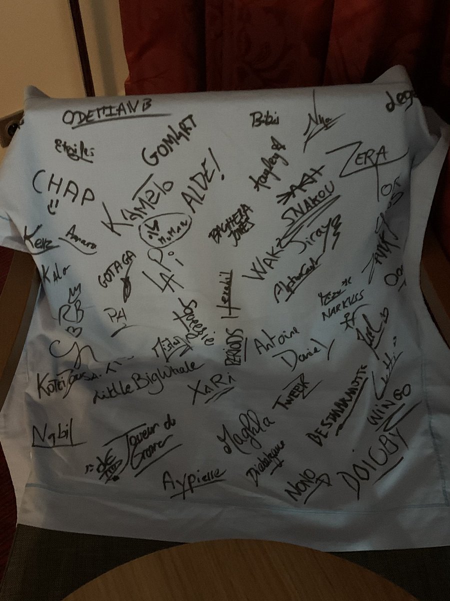 A l'occasion du #ZEVENT2020 et comme chaque année, c'est un peu devenu une tradition maintenant, je vous fais gagner une taie d'oreiller signée par tous les streamers (ou presque) du #ZEVENT2019 !

Pour la gagner, c'est simple, il faut retweeter ce post. 
TaS dimanche vers 23h 👀