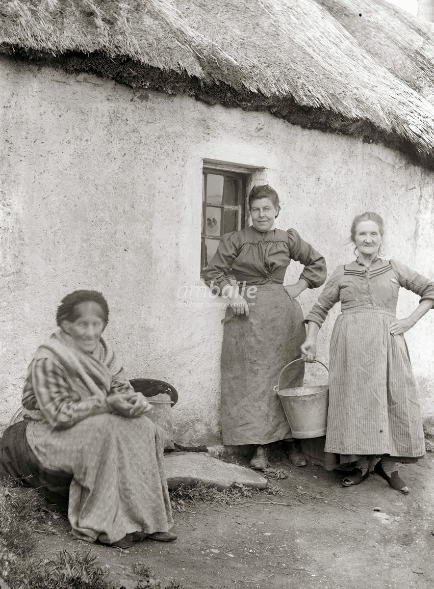HighlandHistory's tweet photo. Three women in #Cromarty, c1910

[photo: Willie John Smith] https://t.co/0L2DzJlH1D