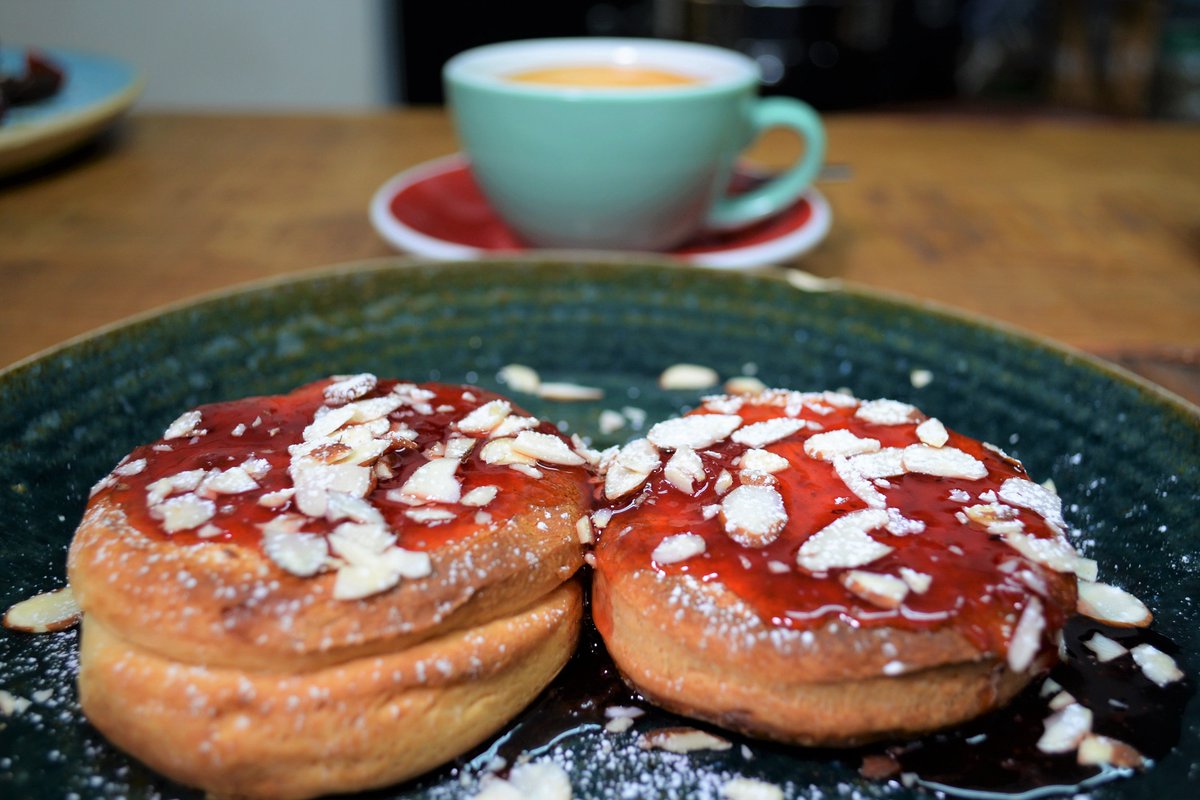 Alafugatv's tweet photo. En #Matraz encontraras un exquisito café, además de deleitar a tu paladar con platillos y postres para desayunar, comer o cenar.
Con dos sucursales.
#MatrazTostador en Homero 108, San Jorge, Guadalajara
#MatrazCafé en Buenos 2679, Providencia, Guadalajara https://t.co/Ihbo4C5tpx https://t.co/nGtDm7I77a