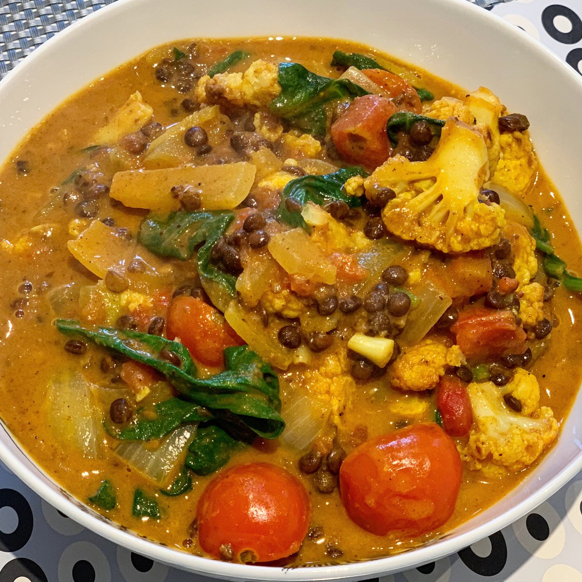 A healthy outside starts from the inside. This lentil and cauliflower soup is a fantastic way of eating 5 of your 5-a-day in a single meal and is also high in fibre #healthfood #plantbased