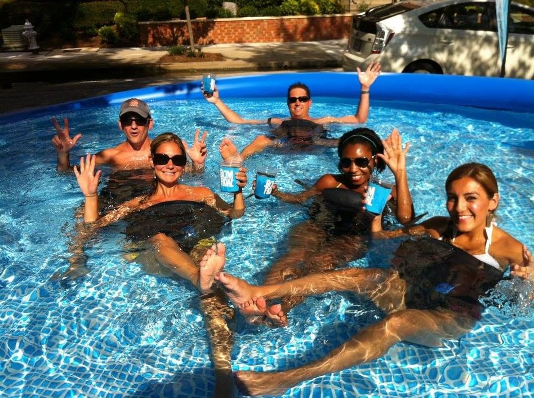 BumFloat's tweet image. Some people see the glass half full. 

Others see it half empty. We see a tasty glass of beer that could use a refill. 

Cheers friends! ☮️ 🍻 ✌️ #beerlover #outdoors #bumfloat