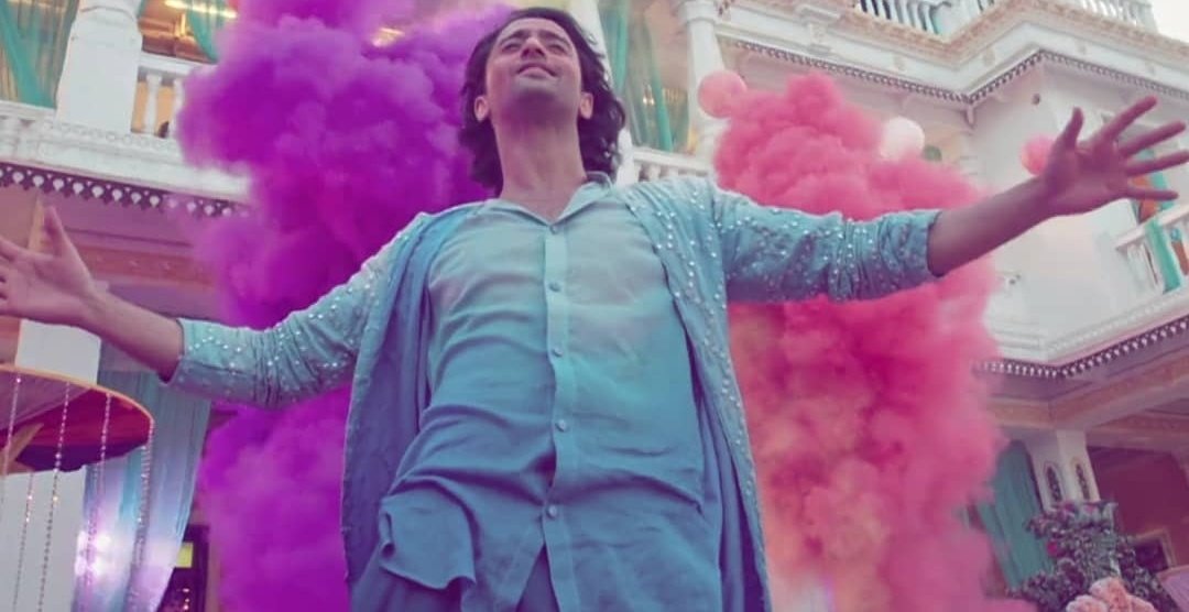 Stylish AbirThe Holi19 lookAbir the name itself means gulaal and we know how colourful he is Holi 19 will be remembered by the dazzling blue twopiece kurta sported by Abir It made us melt for our Rajvansh boy #EvergreenShaheerAsAbir