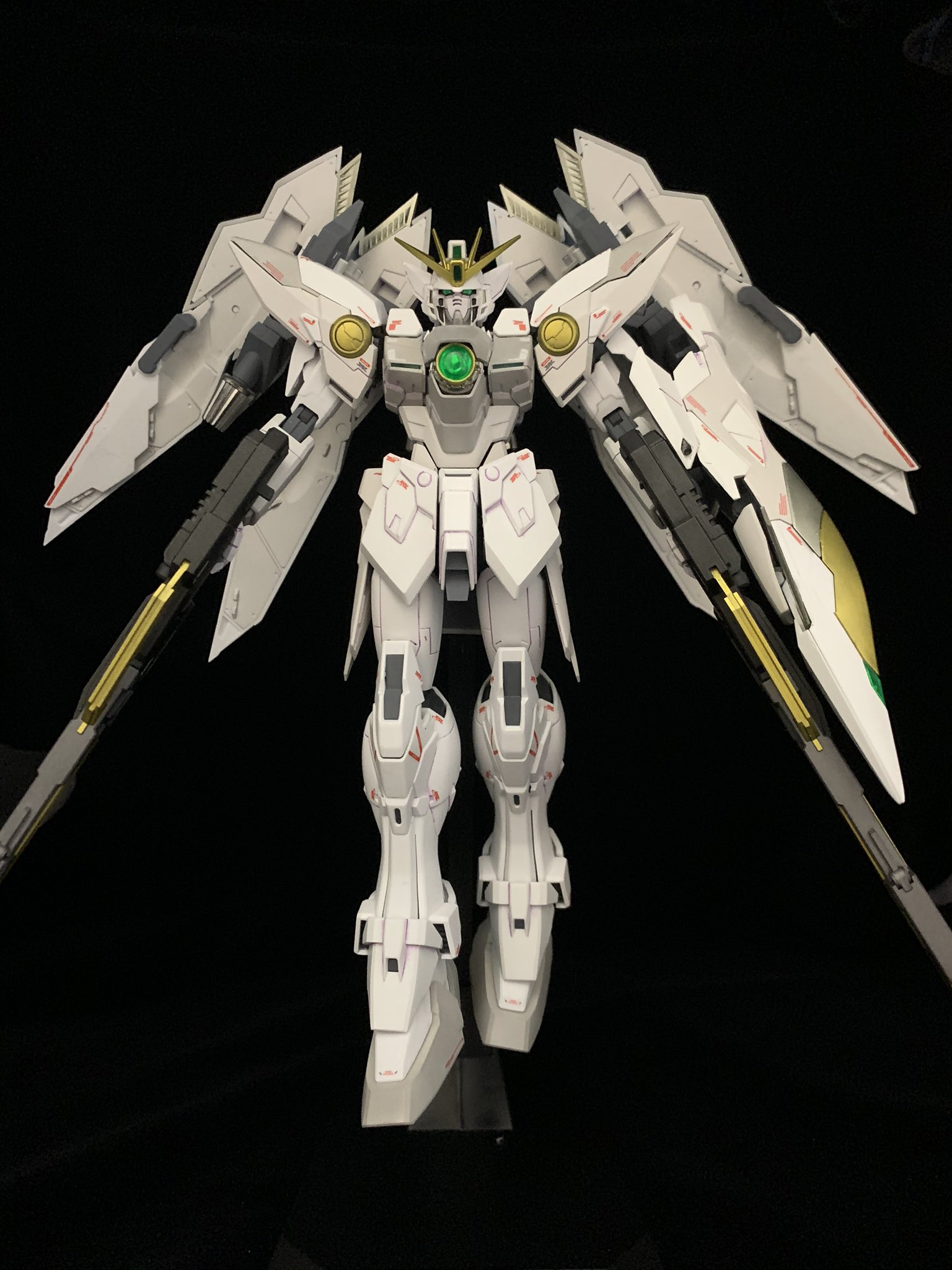 つむぎ 積みプラ整理中 ウイングガンダムプロトゼロのボディに羽根生やしたのがスノーホワイトと聞いて じゃあプロトゼロをスノーホワイトカラーで塗装してみた ガンプラの画像を貼るとrtされると聞いて ガンプラ好きな人と繋がりたい T Co
