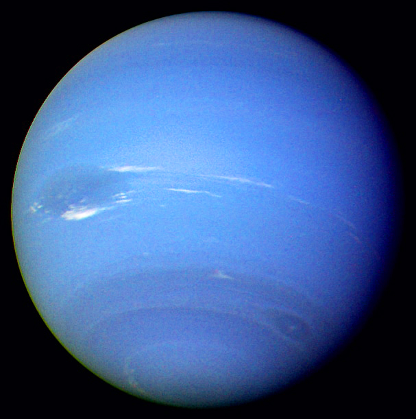 Malheureusement, nous n'avons aucune sonde autour de Neptune et d'Uranus. Ces photos prises par la sonde Voyager 2 datent de la fin des années 80. On s'en contentera...