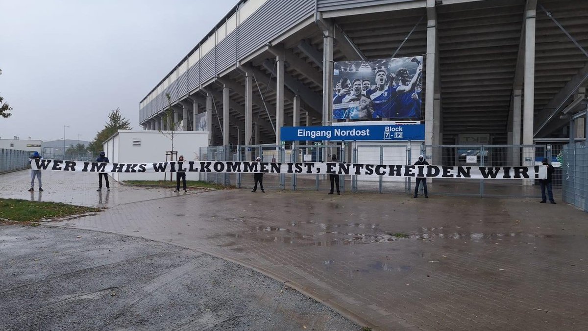 Unser Stadion, unsere Regeln!

Wenngleich wir Türkgücü – so wie allen Retortenclubs – kritisch gegenüberstehen, so entscheiden wir immer noch selbst, wer im HKS (nicht) willkommen ist.