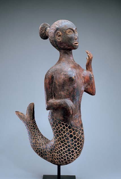 The miengu (jengu in plurial) are water spirits originating from Cameroon. Miengu can be both male and female, with the upper body of a human and a long and serpentine fish tail.Art:Oriana Menendez on DevianArt