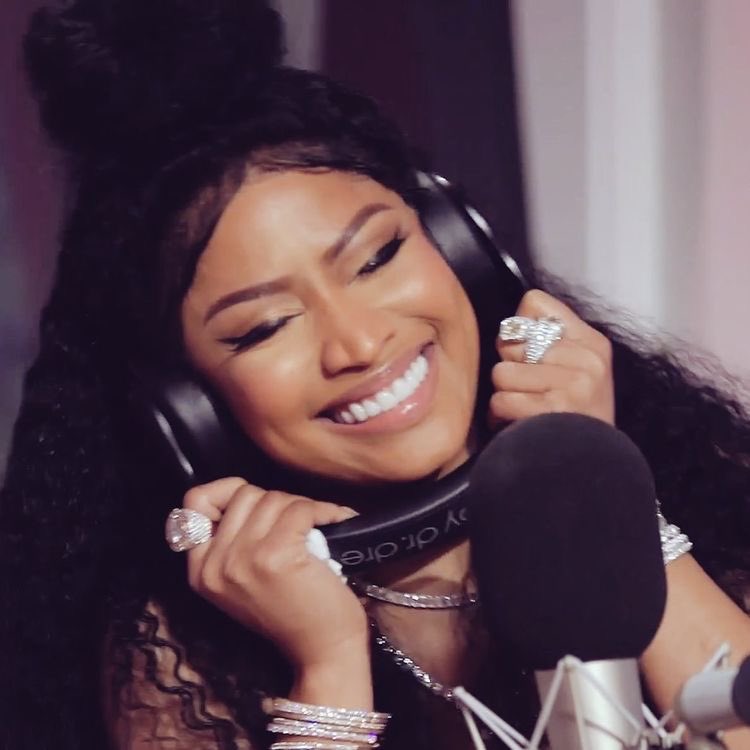 Romanrightz's tweet photo. @NICKIMINAJ we love you queen❤️❤️ https://t.co/s5497MjF6v