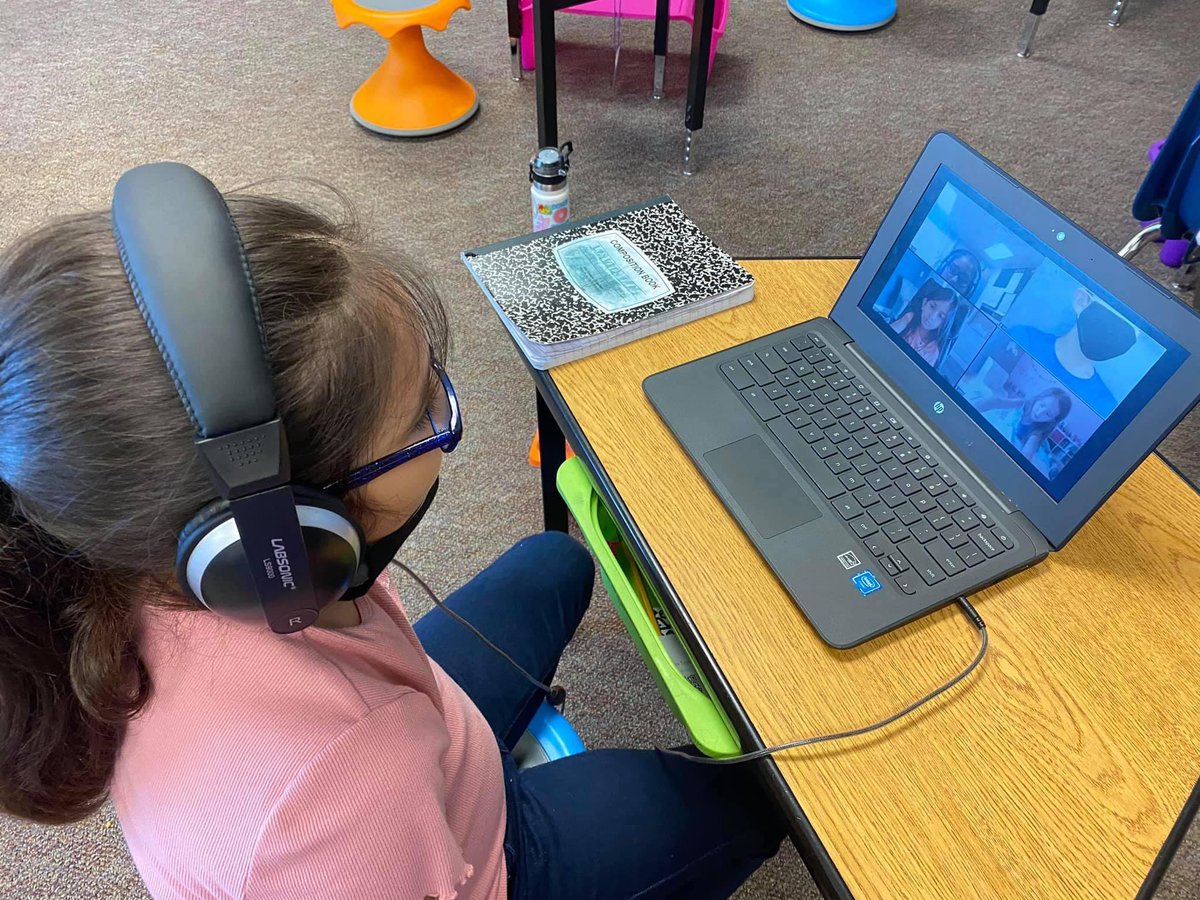 MrsMagera's tweet photo. Sharing our Informational Writing with @kochclassroom’s Virtual Academy students! 😍 #CampHosp #StrongerTogether https://t.co/6RhV6LeXnV