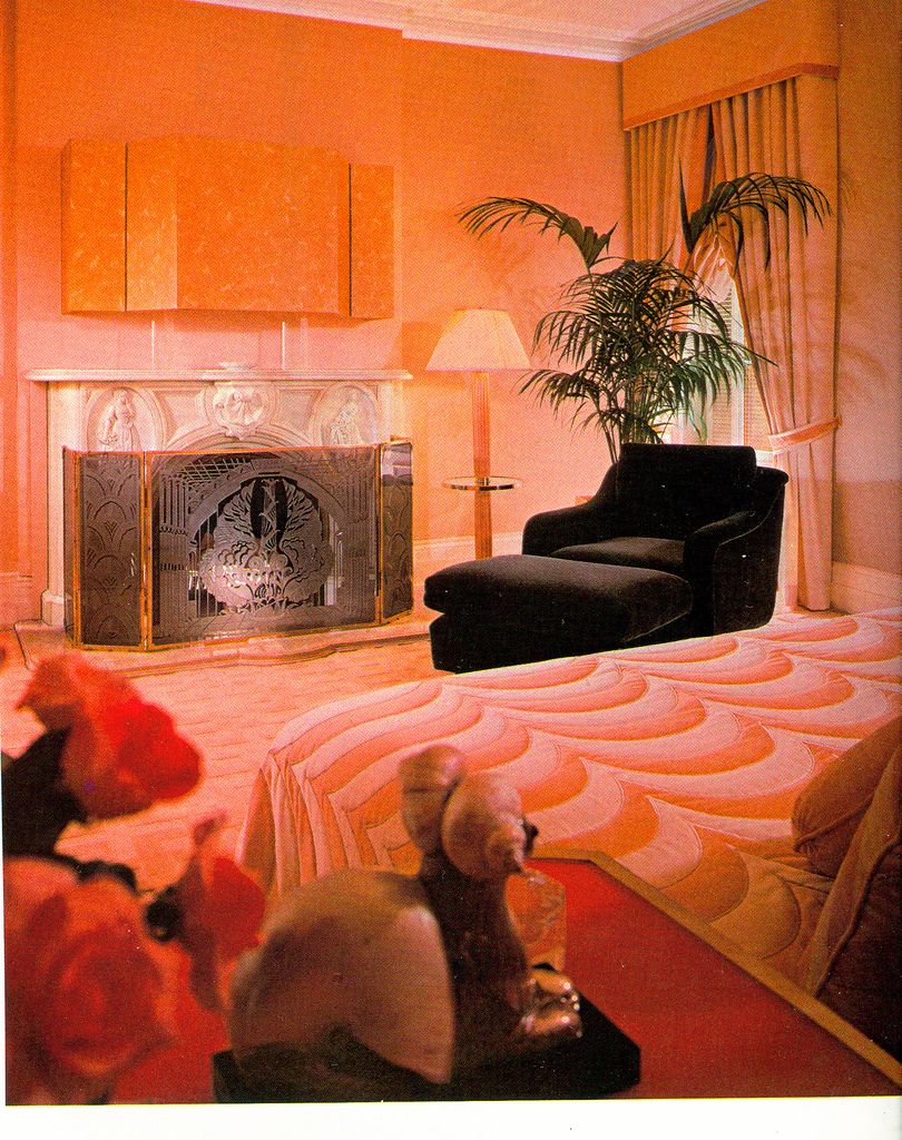 It’s also thought that  @susannahtwin’s favourite colour combination was peach & black at the time. We know Susannah was busy making Galpin House a home for P, pastels were in during the 80s - perhaps he had pastel interiors on his mind?