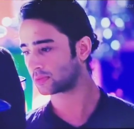 Stylish AbirThe ManBun lookRemember the perfect man bun sported by Abir that not only caught Mishti's eyes but ours too He probably looked the hottest that day #EvergreenShaheerAsAbir