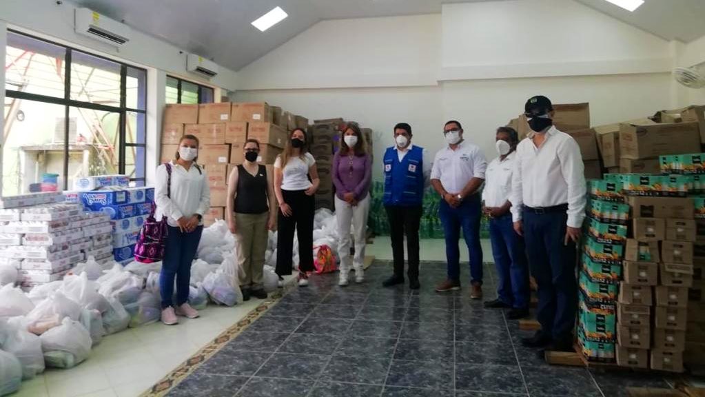 DirEjecutivoCRC's tweet photo. Hoy la @cruzrojacol llega hasta las comunidades indígenas de Vaupés
con la entrega de víveres, ropa y alimentos para esta comunidad gracias a la alianza entre la ANDI, Banco de Alimentos, Vicepresidencia de la Republica y COL5VID. Continuamos acompañando la visita. https://t.co/LqP8UUAdSN