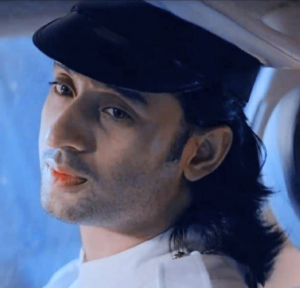 Stylish AbirThe driver lookAjeeb Rajvansh took a disguise to drop Mishti home The driver btw was too hot The white suit the cap looked cute on him Yess he was both cute n hot #EvergreenShaheerAsAbir