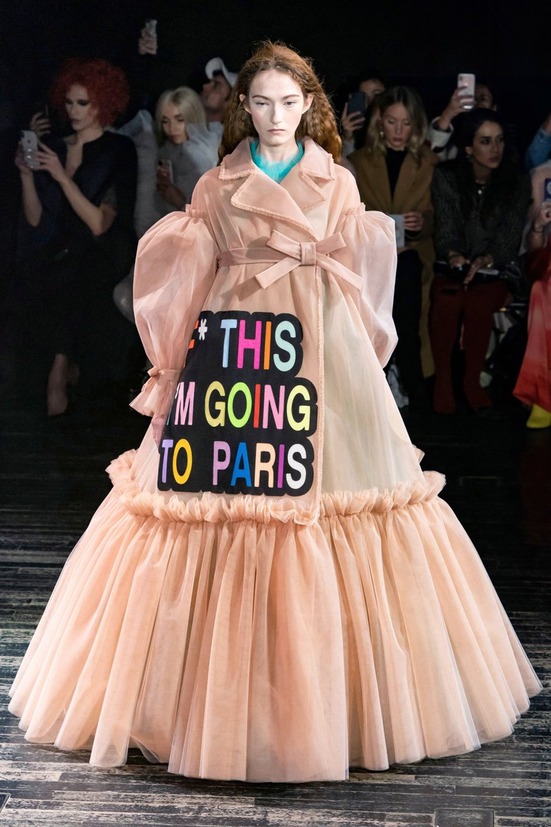 Some of you have told me that what's fun in this show is the FASHUN. Then why am I meant to be gagging at Cadault's imaginary BOLD show which is a very cheap knock-off of Viktor & Rolf printemps-été 2019.I'm gay, don't play with me, and there are bérets aplenty so I'm wasted