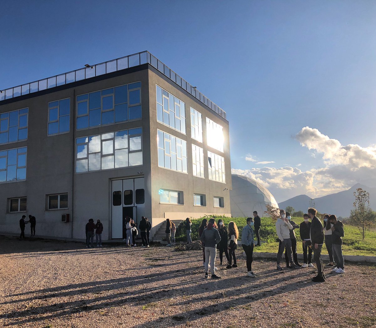 davidebanzato's tweet photo. Dopo le esperienze sui #set ripartono incontri settimanali del #progetto #CiaksiGira con i #giovani di #Frosinone #CittadellaCielo @ConiBambini @NuoviOrizzonti #FondazioneAngeloAffinita #LAFAKE #MeProduction @Moige_genitori #AliBlu #educazione #education #formazione #cinema #tv https://t.co/xnSihdLcOL