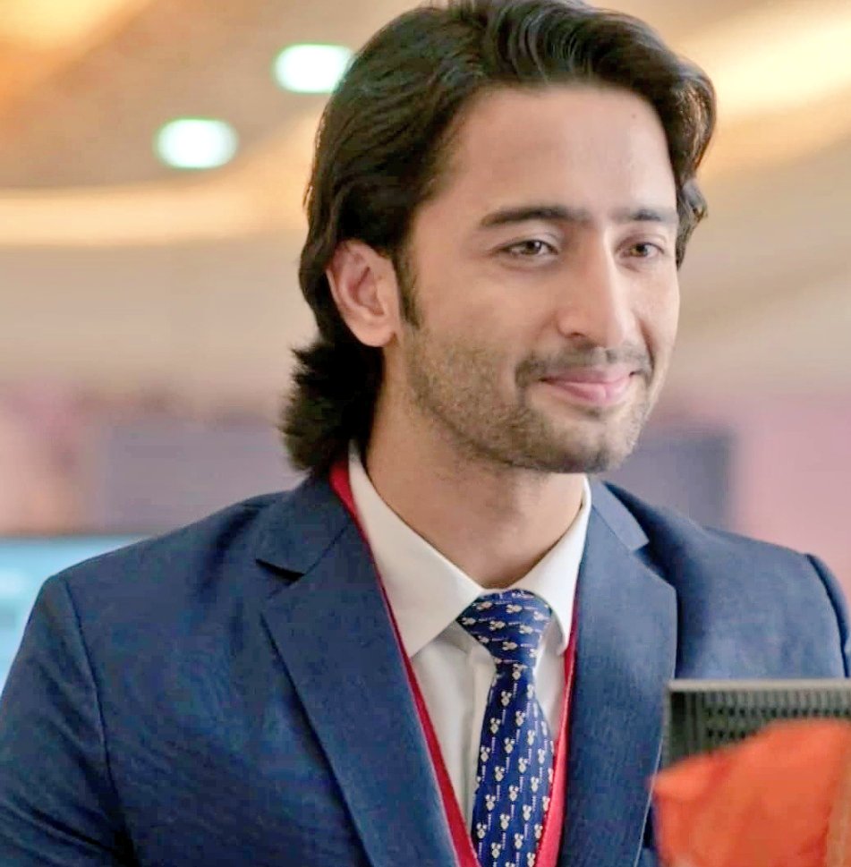 Stylish AbirThe Airport lookAbir Rajvansh looks dapper always bt we could not believe our eyes when even in d dream of Mishti he looked stunning Our hearts melted at once seeing him in an that attire D blue suit matching tye settled hairs made us blush #EvergreenShaheerAsAbir