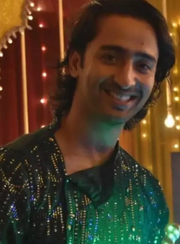 Stylish AbirThe Navaratri lookIt was Navaratri Dandiya Night and Abir performed adorning a Green sequinned kurta and printed pants He definitely gave us the real festive vibes and we could not help but drool at this charming boys looks #EvergreenShaheerAsAbir