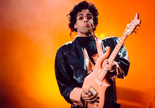 Performability was incredibly important for Prince - garments were required to withstand repeated stage-wear, remain durable & adaptable during energetic shows & command the audiences attention. This peach & black look worn through the  #SOTT European tour is an excellent example.