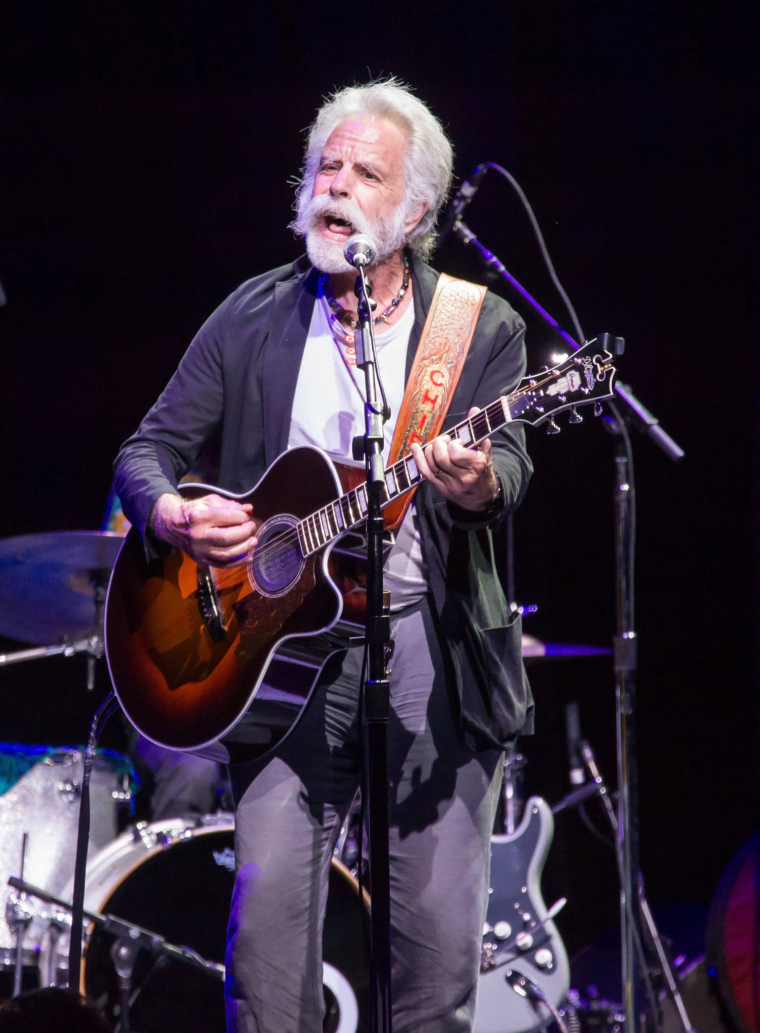 Happy birthday to the great Bob Weir! Aka my favorite rhythm guitarist, here s to another one around the sun. 