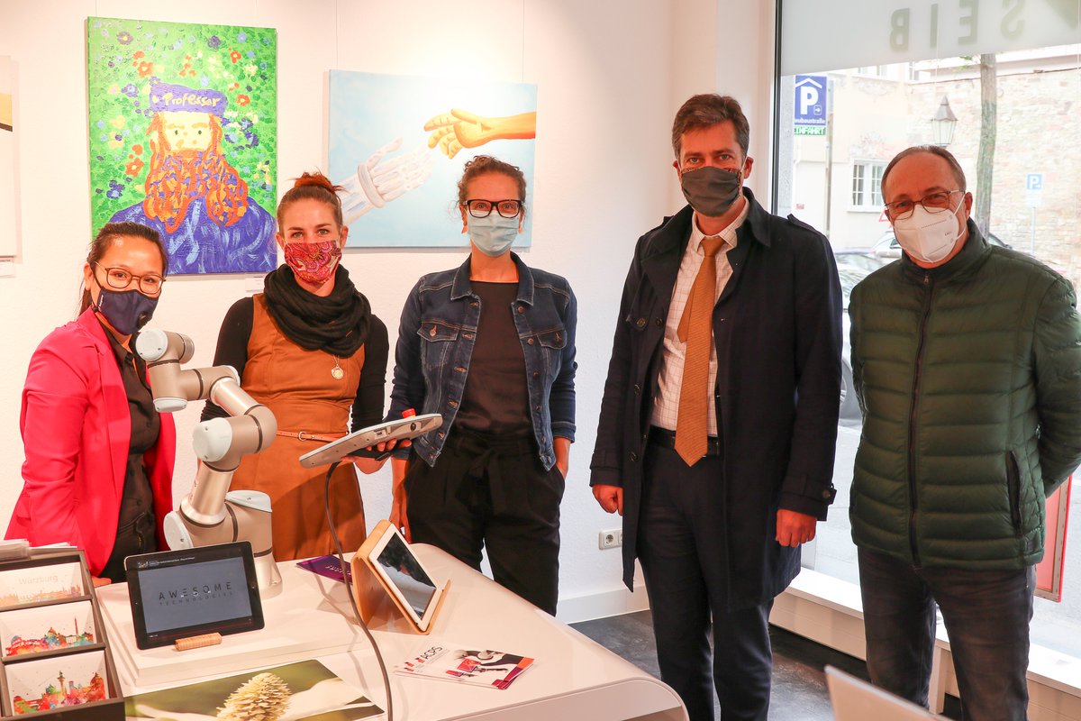 awetechinnolab's tweet photo. Der erste Tag unserer Paintrobot-Ausstellung geht zu Ende. Wir bedanken uns bei allen die da waren und freuen uns auf morgen.
#wuerzburg #Digitalisierung #robotik #bobrob #awesometchnologies #innovation #digitalpainting #painting #kuenstlicheintelligenz https://t.co/Ot0E6C62Lg