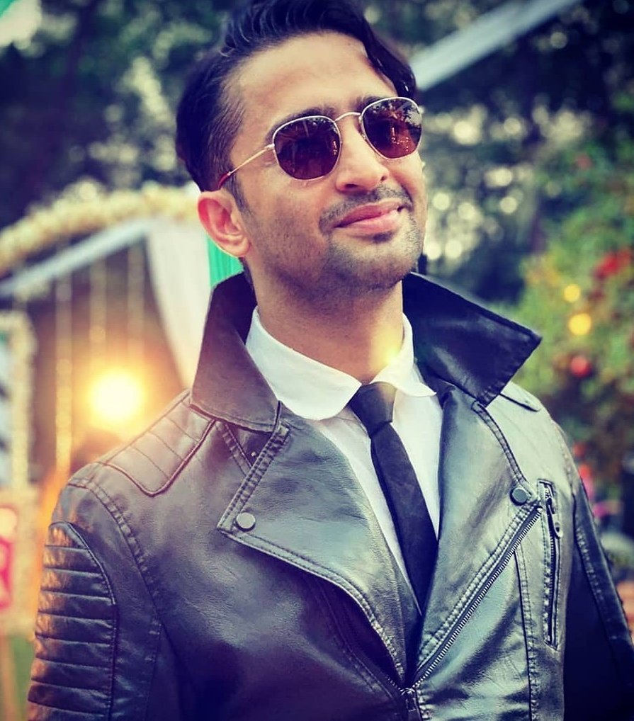 Stylish RajvanshThe Dapper lookAbir had his silky hairs cut to short after d leap Bt still he looked d most dapper It was Nehas Sangeet his look wid those shades gelled hair black jacket is really d best thing It set our screens on fire wid his hottness #EvergreenShaheerAsAbir