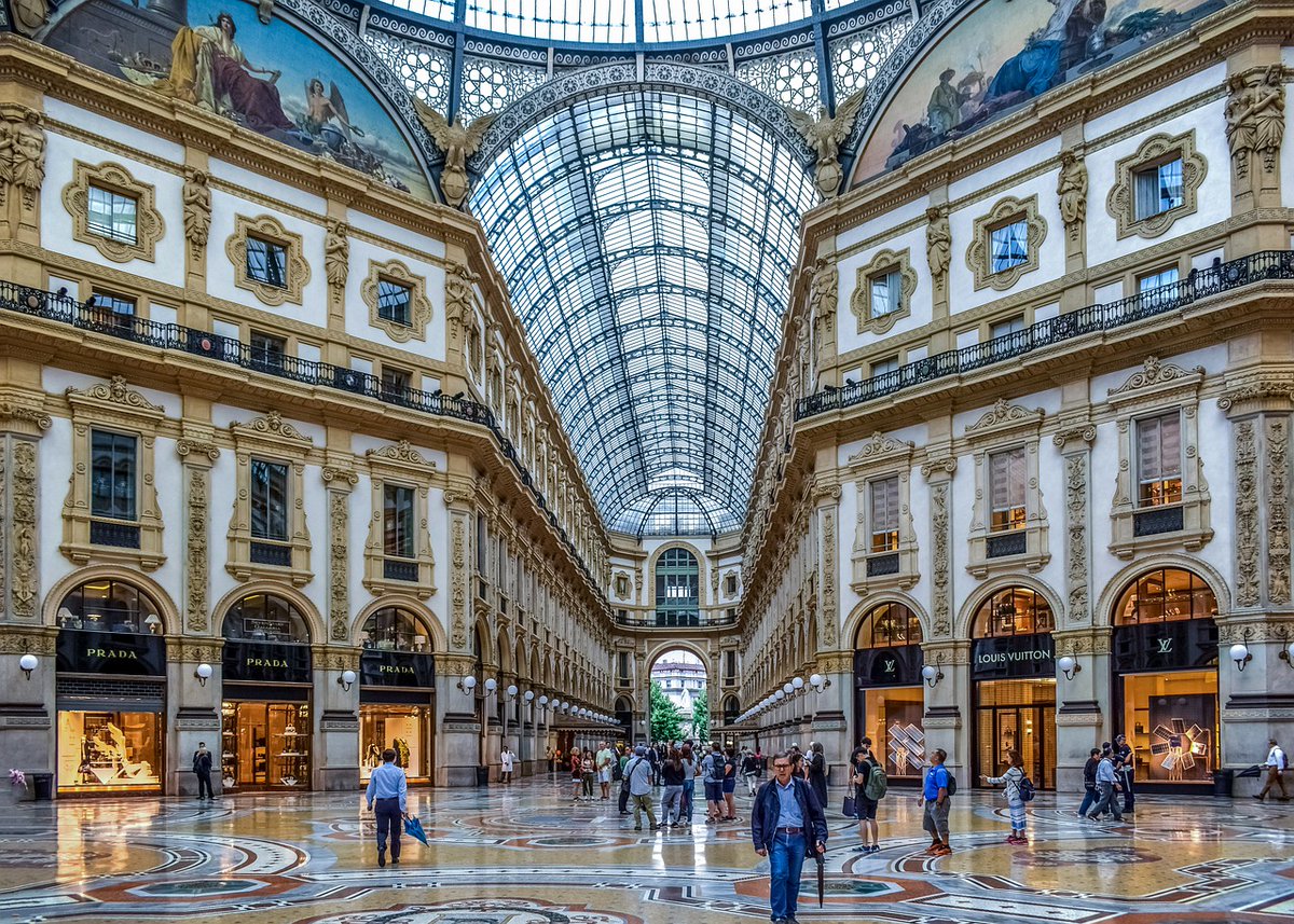 Bellissima Milano... #milano #city #arte #milan #lombardy #gallery #italy  #ilviaggio #viaggio #viaggi #viaggiare #inviaggio #ottobre #italy #vacanze #weekend #instatravel #travel #photooftheday