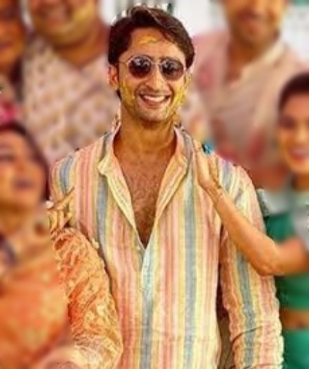 Stylish AbirThe Haldi look I Yess it was MishBir Haldi n Abir had to look charming Sporting a multicoloured striped long kurta those polygon shades n complementing his attire was his broad bright smile He looked hawwt and cute at d same time #EvergreenShaheerAsAbir