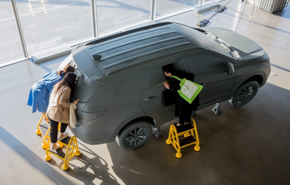 GazelliArtHouse's tweet image. As part of Gazell.io residency #ScanLABProjects are sharing the #bts of their expedition to #YosemiteValley.⁠ The work created as a result was an Urban Diorama - a high fidelity 3D hologram of the valley set inside a stripped interior of their expedition vehicle.⁠