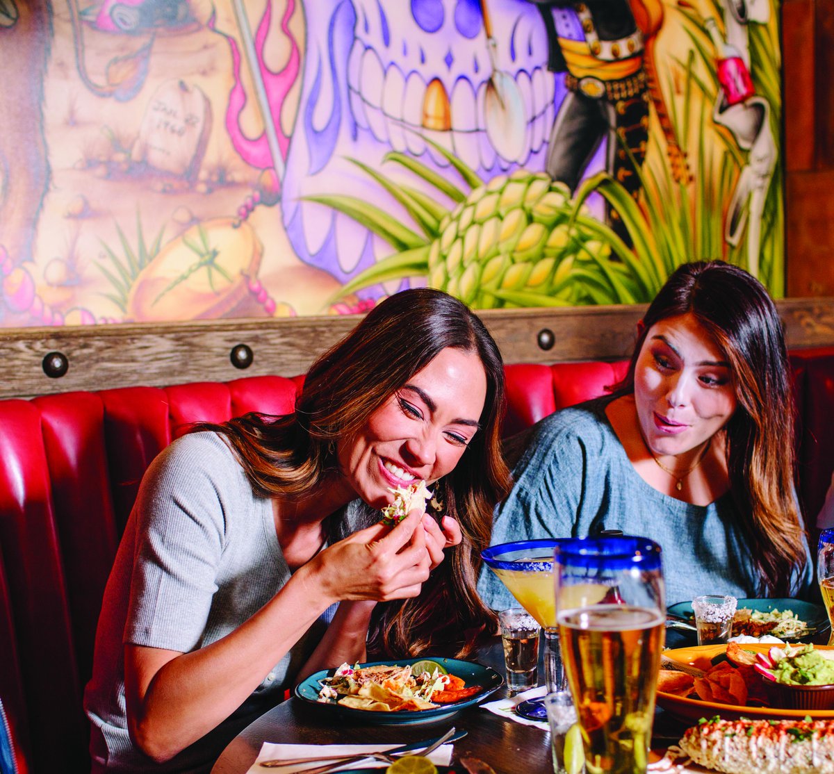 HarrahsLaughlin's tweet photo. Get a #happyfridayface!! 😋😃😉 #tacos &amp; #margaritas. 🌮🥃 Guy Fieri's El Burro Borracho opnes at 4pm @HarrahsLaughlin #laughlin #caesarsrewards #laughlinbuzz #caesarsentertainment #harrahslaughlin #ilovetacos https://t.co/HDsKGMJBy9