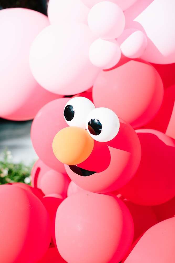 catchmyparty's tweet photo. Don't miss this fun pink Elmo-themed birthday party! The cake is incredible! https://t.co/1igSudoPwY #catchmyparty #partyideas #elmo #elmoparty #girlbirthdayparty https://t.co/cAjc25Mtpi