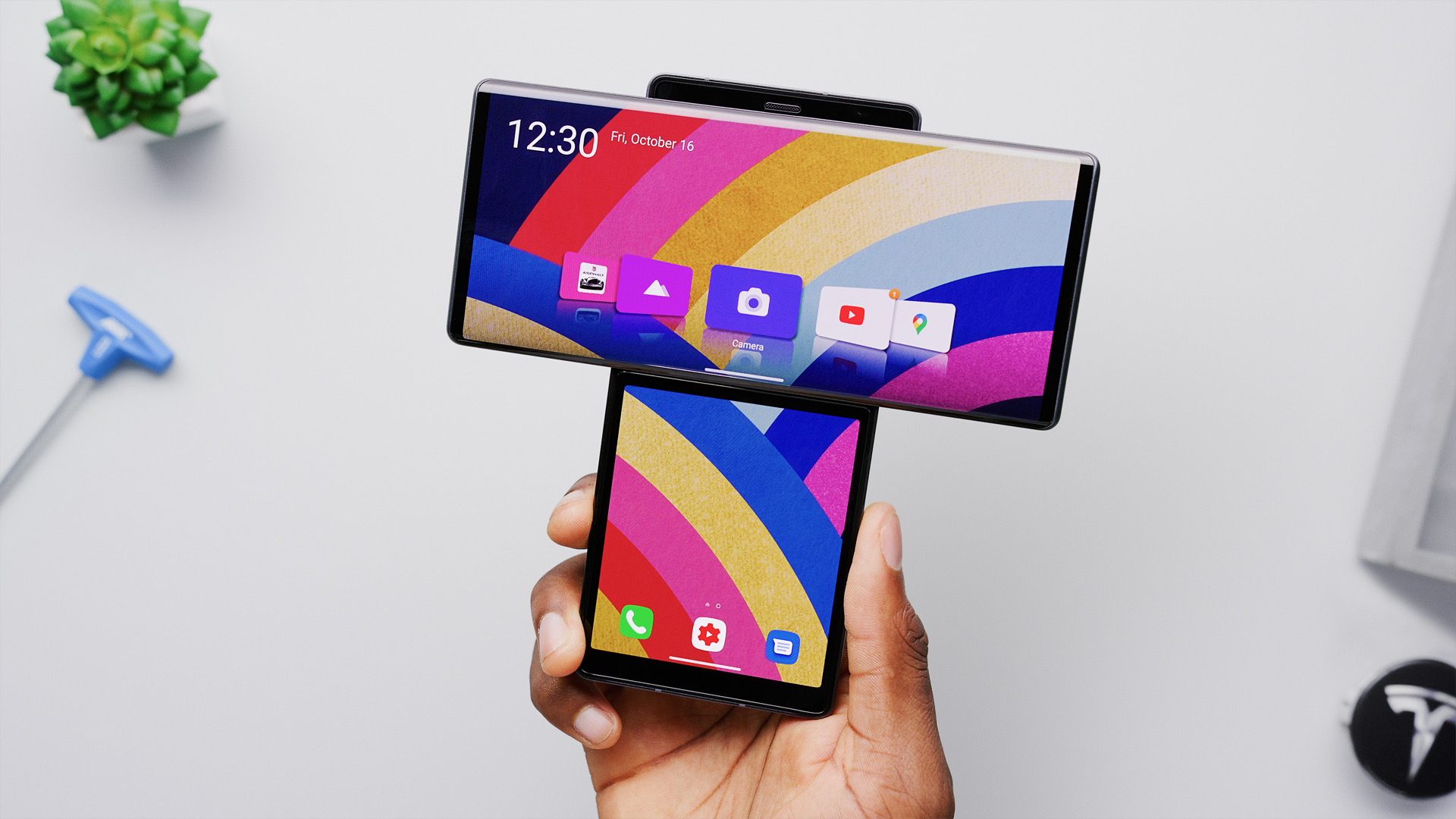 Marques Brownlee On Twitter New Video Lg Wing The Swiveling Smartphone Https T Co 2shfws1suy